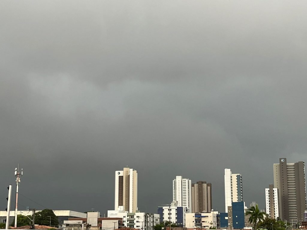 Após alerta de chuvas intensas, Defesa Civil de João Pessoa coloca equipes em estado de atenção