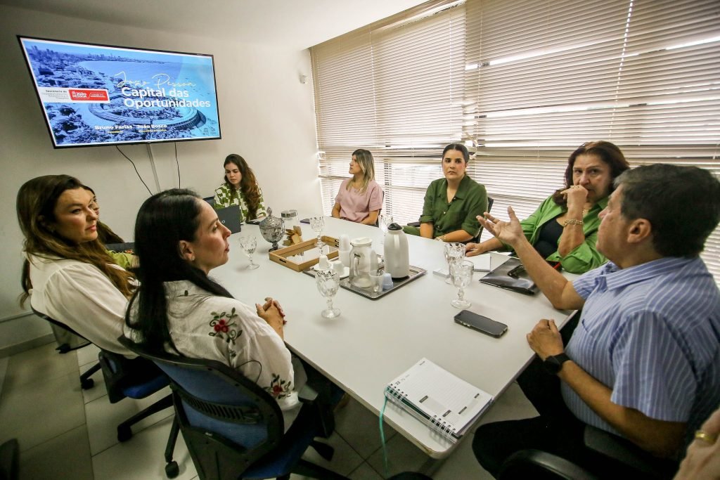 Primeira-dama visita Sedest e conhece programas de economia criativa e desenvolvimento econômico