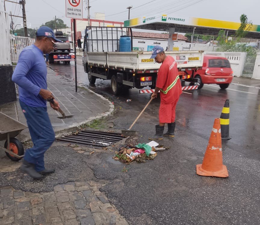 Seinfra intensifica os serviços de manutenção na rede de drenagem para prevenir alagamentos