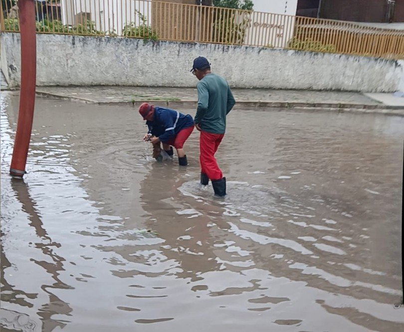 Seinfra intensifica serviços na rede de drenagem para evitar alagamentos em ruas e avenidas