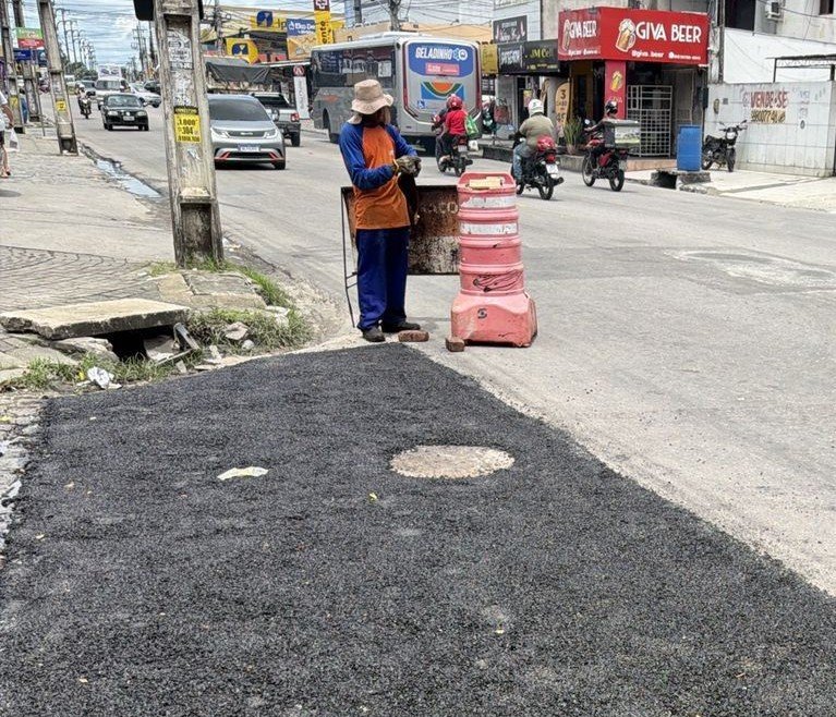 Trinta e seis bairros são contemplados com a operação tapa-buraco nesta quarta-feira