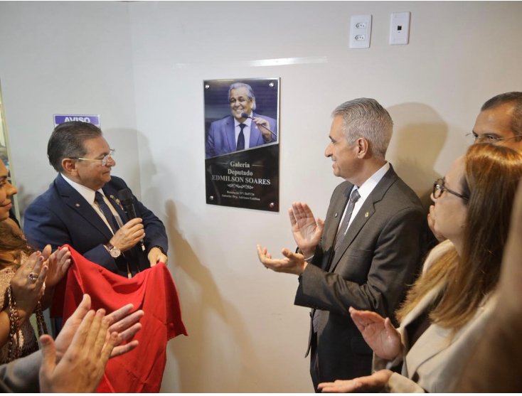 ALPB homenageia Edmilson Soares com nome de nova galeria no plenário ALPB homenageia Edmilson Soares com nome de nova galeria no plenário