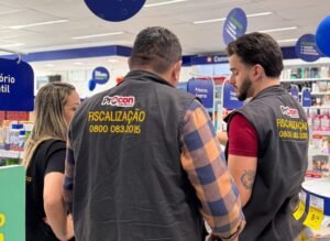 Fiscalização do Procon-JP às farmácias autua 11 estabelecimentos e apreende quase 300 produtos