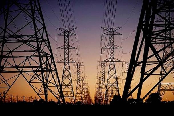 Leilão de energia térmica pode elevar conta de luz em 10%; entenda