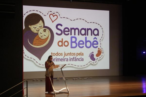 Leo Bezerra abre Semana do Bebê e destaca compromisso e cuidado da Prefeitura com a primeira infância