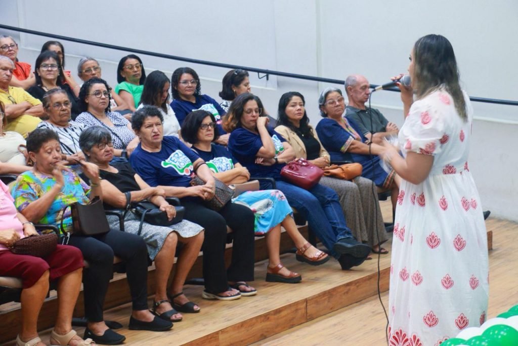Projeto Feira Móvel reúne expositores no CAM para avaliação e planejamento mensal