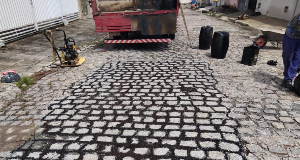Secretaria de Infraestrutura segue com operação tapa-buraco em 28 bairros de João Pessoa