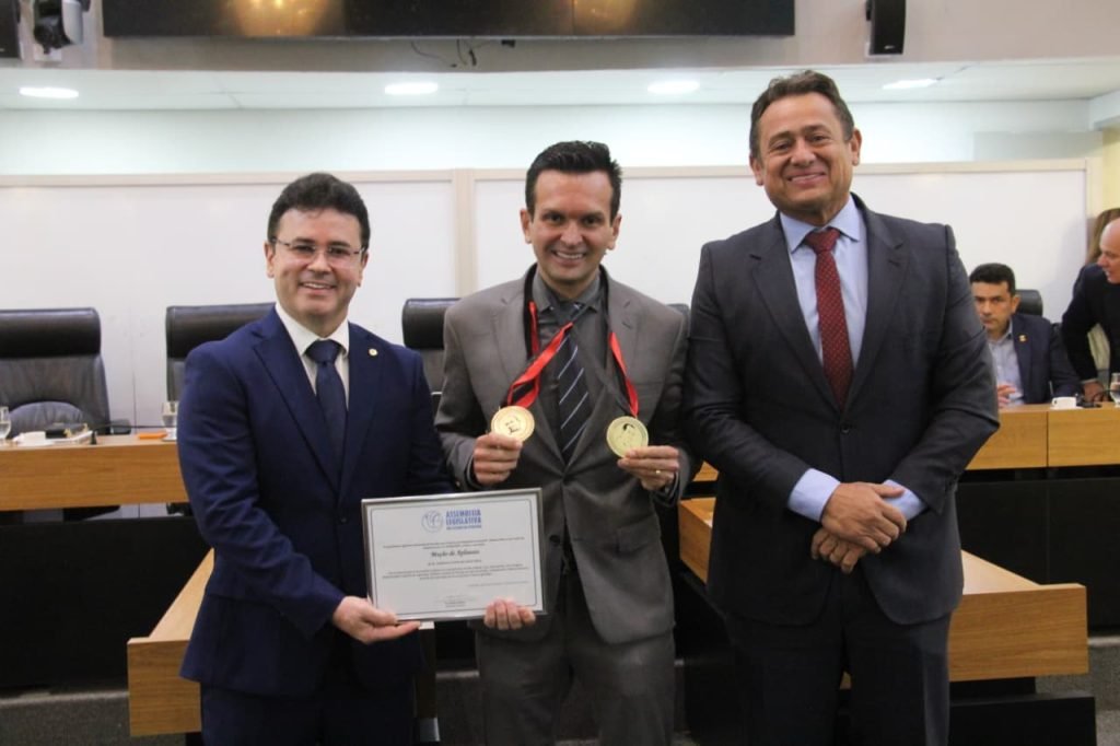 ALPB concede comenda talento esportivo a Adalberto Neto, primeiro paraibano a
escalar o Monte Everest