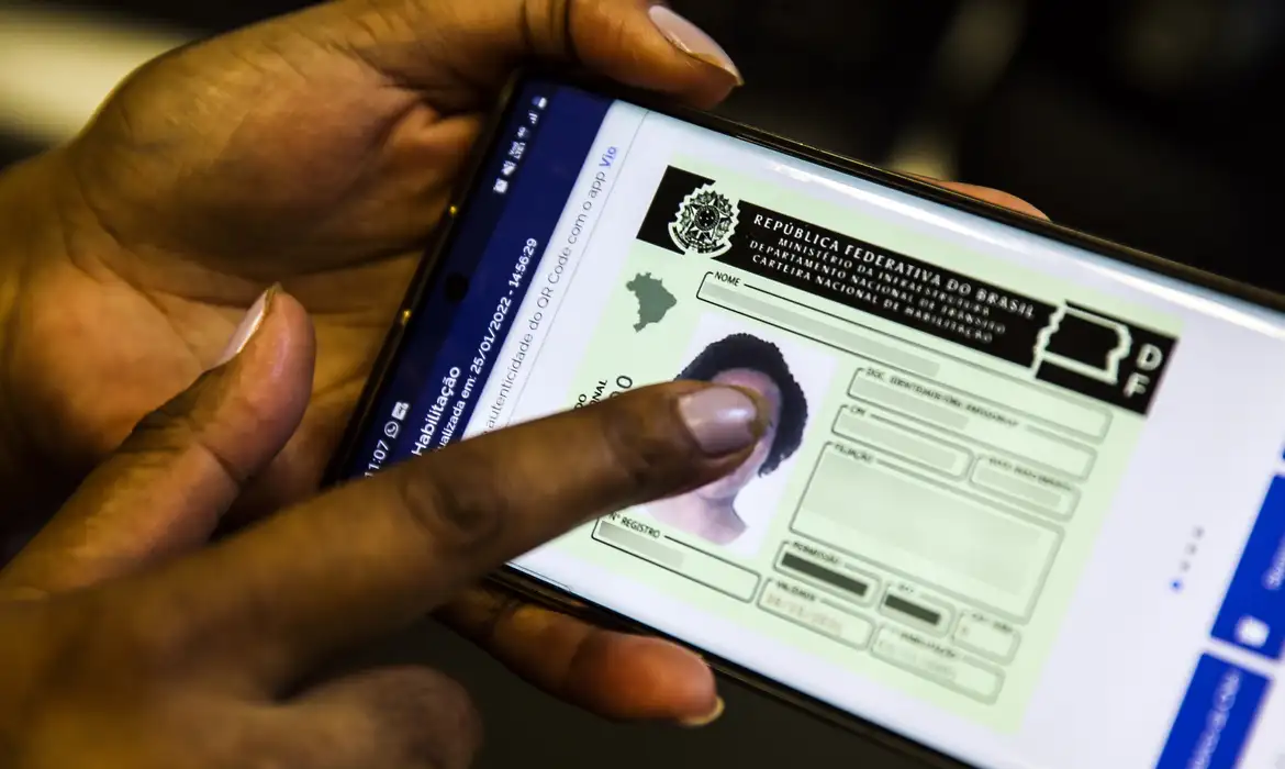 Deputado quer liberar CNH aos 16 anos
