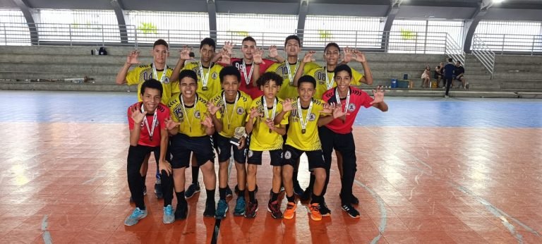 Escola Municipal Arnaldo de Barros Moreira é tricampeã de handebol e garante vaga nos Jogos Escolares Brasileiros