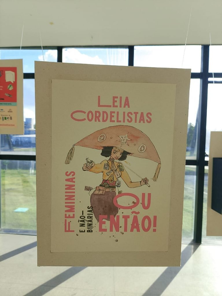 Exposição de artista nigeriana promove diálogo entre a cultura do zine contemporâneo e a literatura de cordel