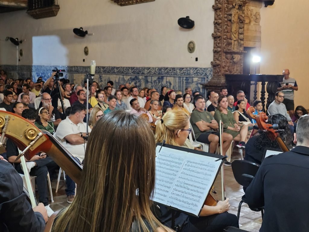 Orquestra Sinfônica Municipal apresenta obras de Mozart e Debussy em concerto nesta sexta-feira