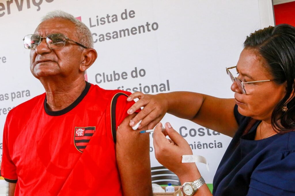 Prefeitura altera funcionamento da vacinação nos próximos dias e mantém atendimento de urgência Prefeitura altera funcionamento da vacinação nos próximos dias e mantém atendimento de urgência