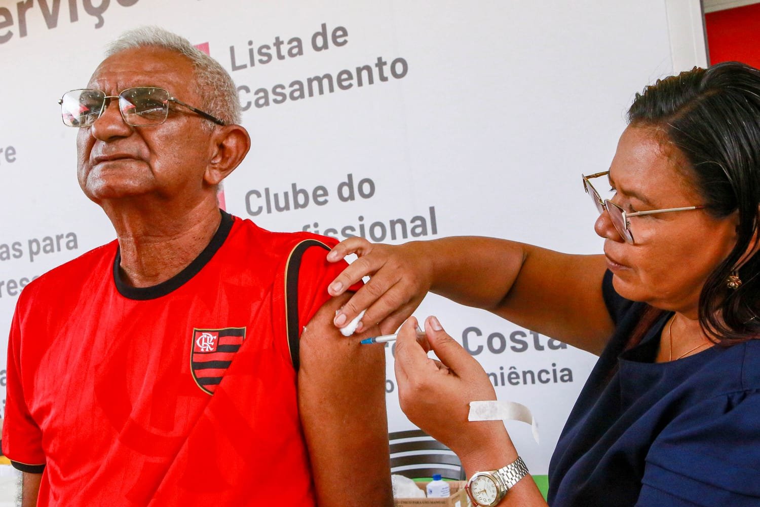 Prefeitura altera funcionamento da vacinação nos próximos dias e mantém atendimento de urgência