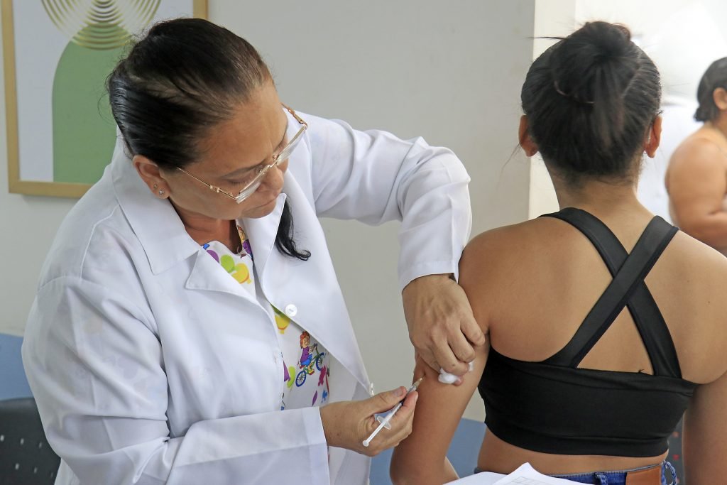 Prefeitura de João Pessoa alerta sobre as últimas semanas para vacinação contra HPV para jovens de 15 a 19 anos