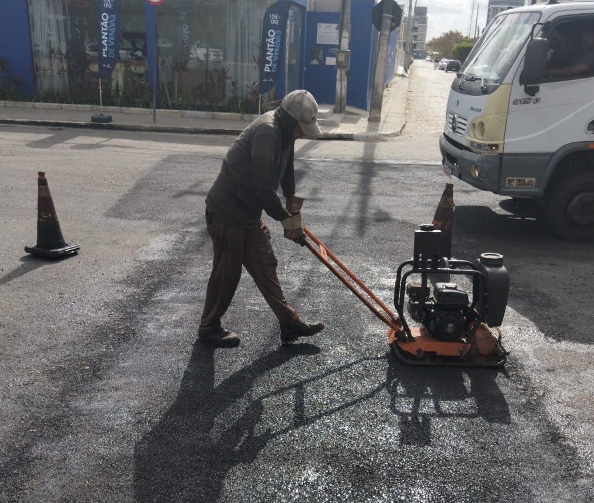 Seinfra realiza operação tapa-buraco em 36 bairros da Capital nesta terça-feira