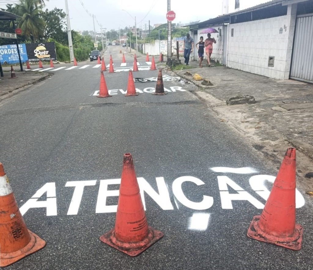 Semob-JP avança com implantação e reforço da sinalização viária em 40 bairros Semob-JP avança com implantação e reforço da sinalização viária em 40 bairros