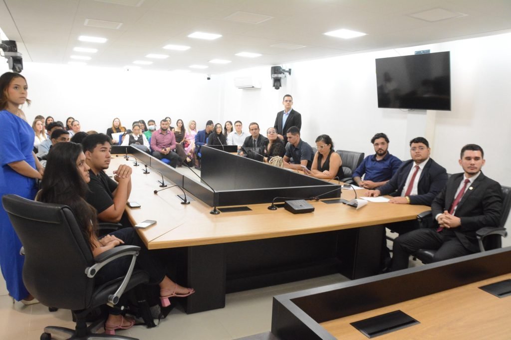 Estudantes de Direito apresentam propostas de projetos de lei durante visita à
ALPB