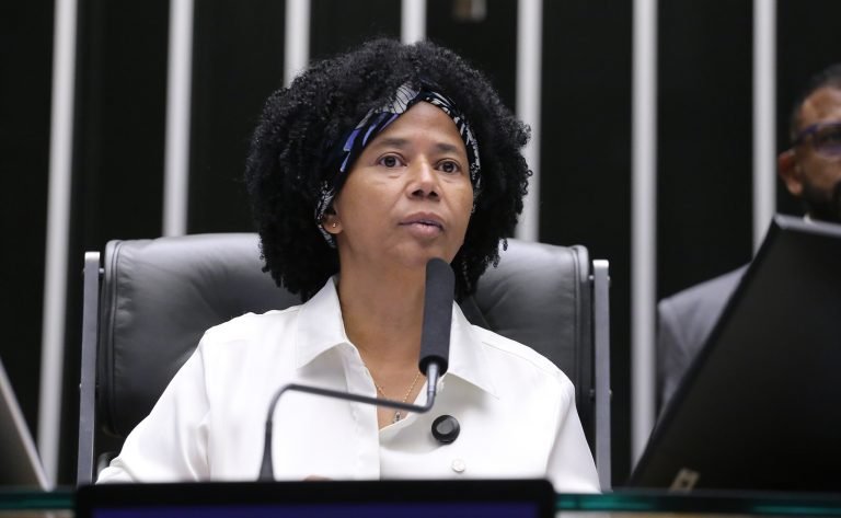 Projeto de lei cria o “Setembro Dourado” para alertar sobre o câncer em crianças
e adolescentes
