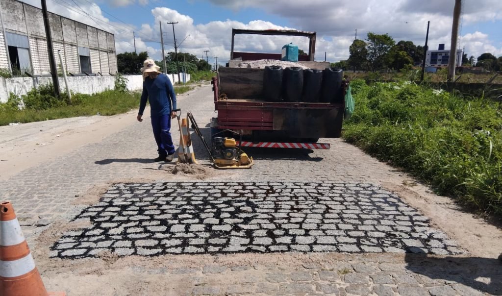 Prefeitura executa serviços de manutenção em 44 bairros de João Pessoa nesta terça-feira
