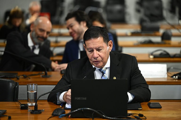 CRE aprova acordo de cooperação espacial Brasil-Venezuela