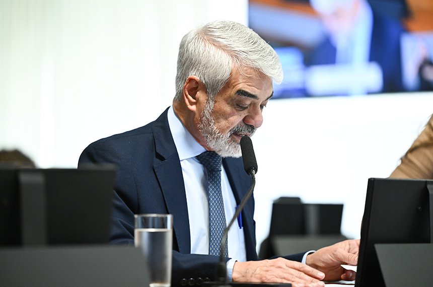 Avaliação prática poderá ser exigida de intérpretes e tradutores de Libras Avaliação prática poderá ser exigida de intérpretes e tradutores de Libras