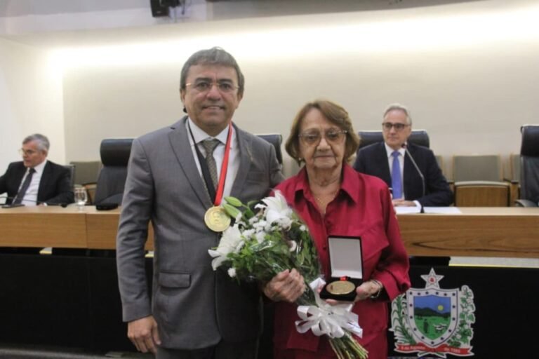 ALPB homenageia ex-prefeito de Cajazeiras Zerinho Rodrigues e o empresário José
Arlan