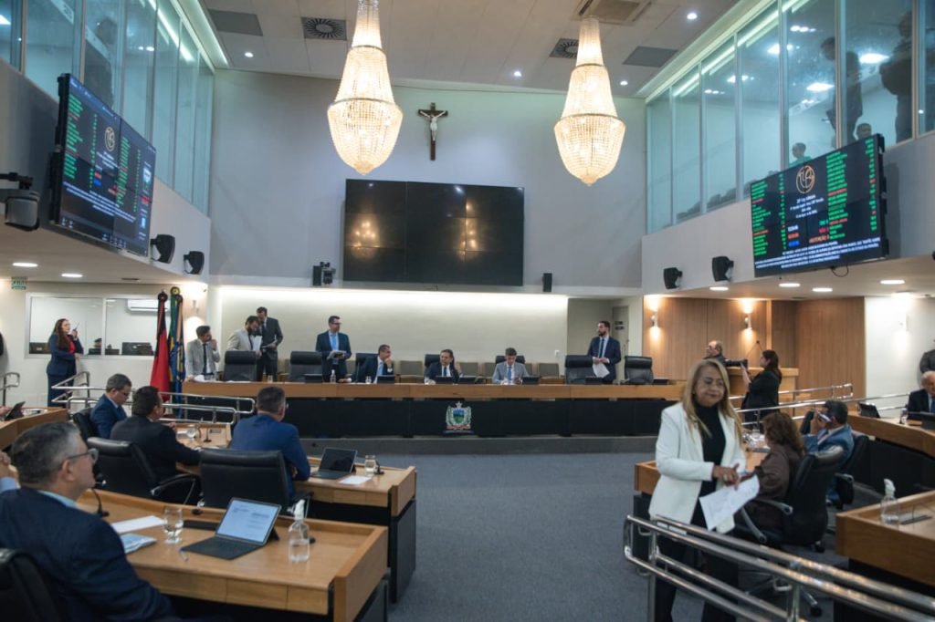 ALPB mantém projeto que prevê ponto facultativo para servidores no dia do
aniversário