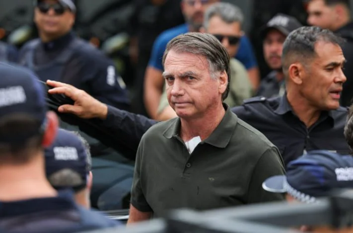 Detalhes da saída de Bolsonaro para consulta odontológica são definidos por Moraes