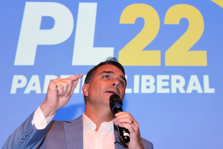 Flávio Bolsonaro detalha plano fiscal e solicita apoio de eleitores de Caiado, Zema e Renan