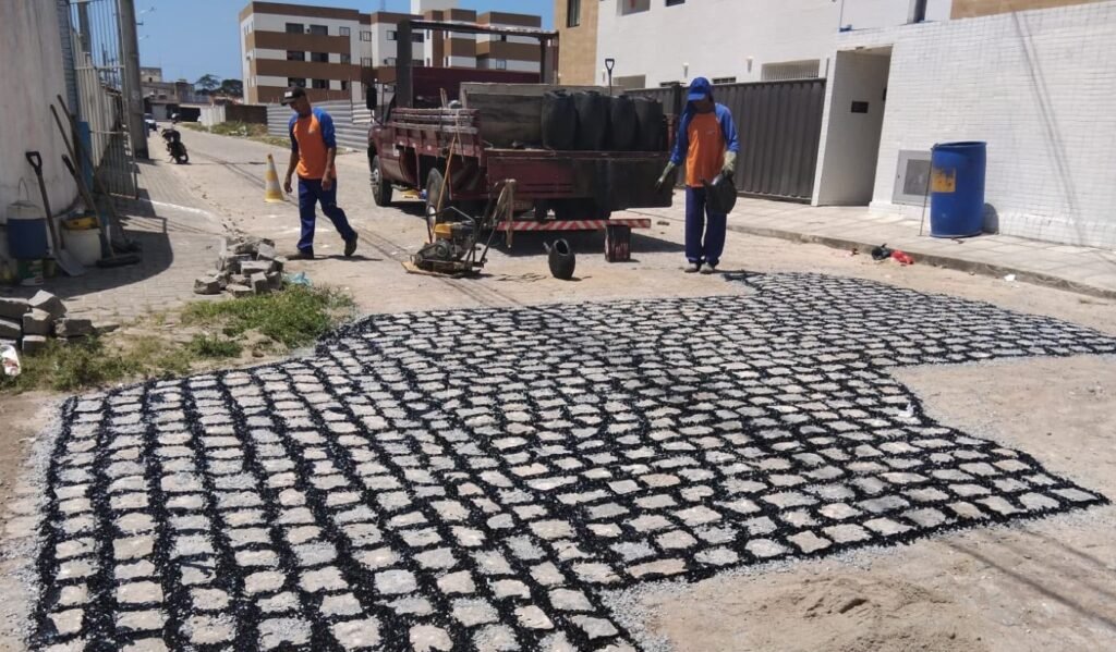 Prefeitura inicia semana com serviços da operação tapa-buraco em mais de 50 bairros de João Pessoa