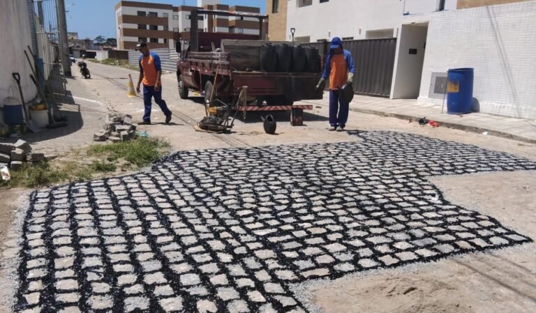 Prefeitura inicia semana com serviços da operação tapa-buraco em mais de 50 bairros de João Pessoa