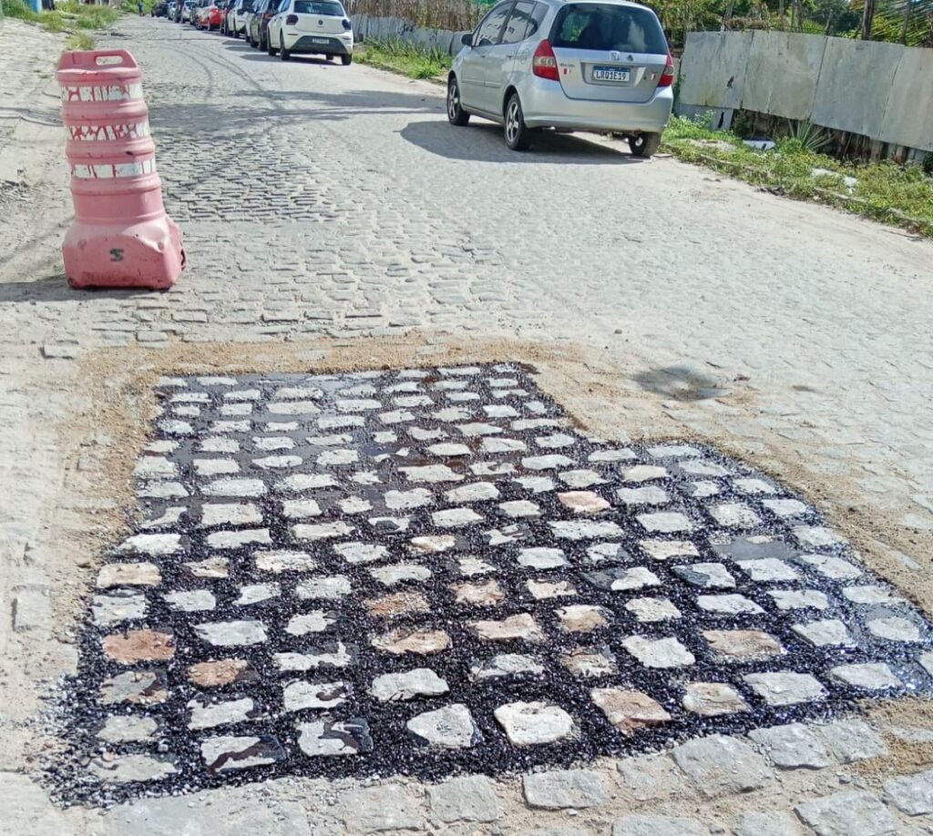 Seinfra inicia a semana com operação tapa-buraco em 50 bairros de João Pessoa