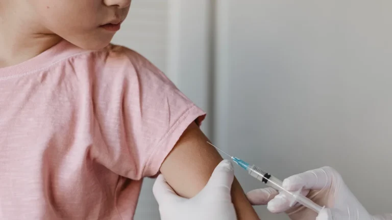 Anvisa rebate fake news de que vacinas no Brasil são experimentais