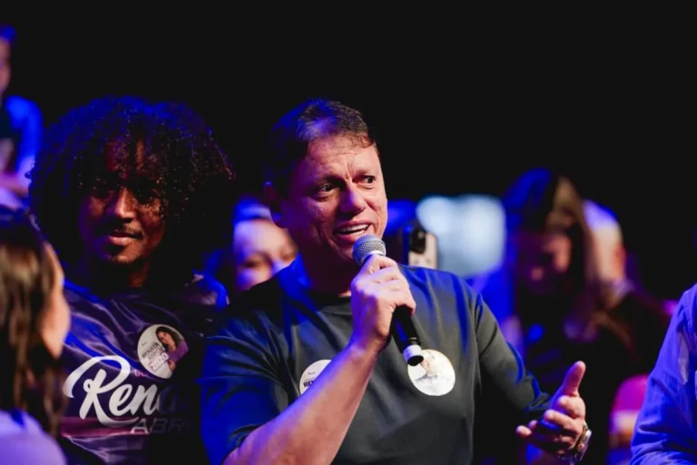 Tarcísio destaca realizações e cita “pode mais” ao encerrar evento com Renata Abreu