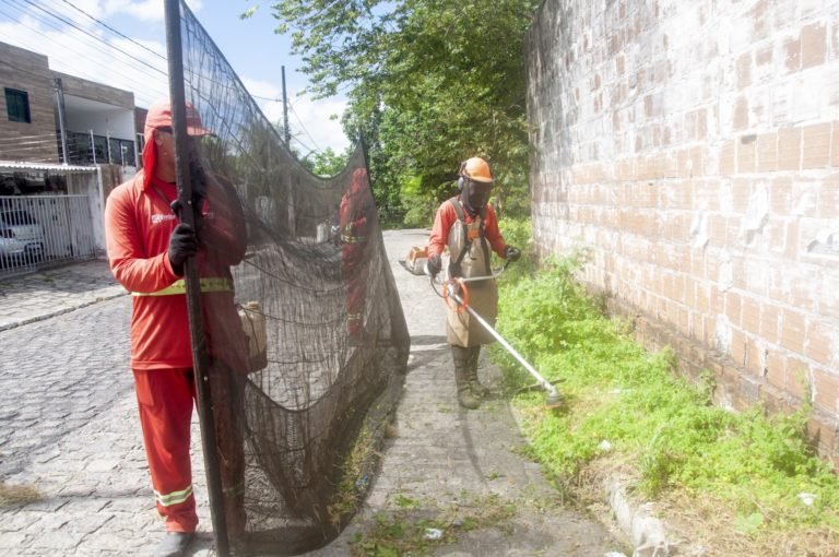 Emlur-JP realiza mutirão de capinação e roçagem em diversos bairros de João Pessoa