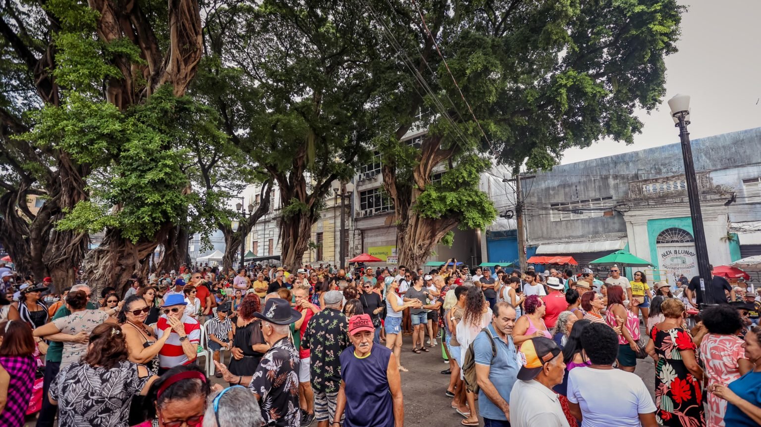 Grupo Pé de Choro leva clássicos do ritmo ao Sabadinho Bom