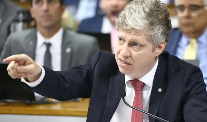 Van Hattem detalha críticas ao STF e cita casos de Felipe Martins e Alexandre de Moraes
