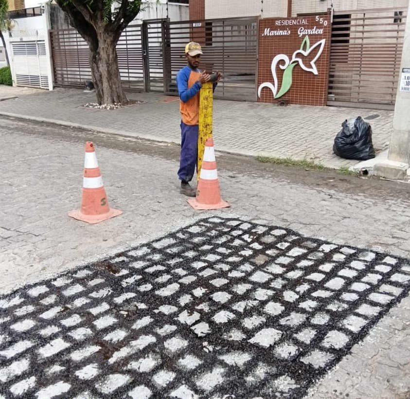 Operação tapa-buraco da Seinfra é realizada em 35 bairros da Capital nesta segunda-feira