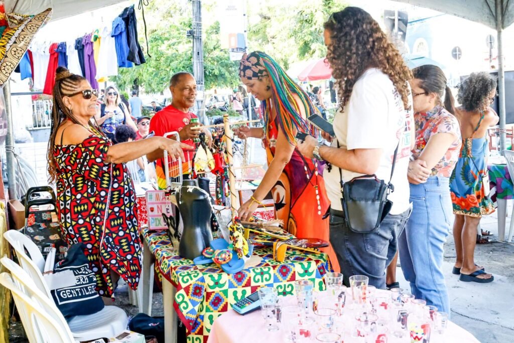 Público aprova Feira de Artistas Pretas e Pretos na Avenida General Osório