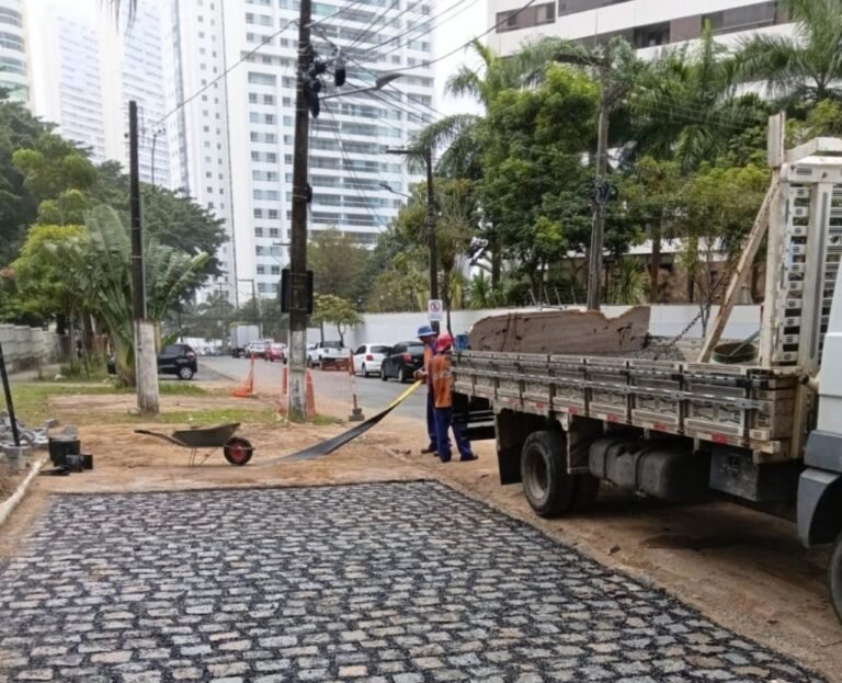Seinfra conclui a semana com serviços na malha viária em mais de 30 bairros de João Pessoa