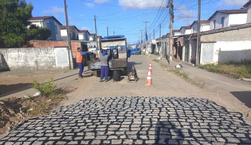 Seinfra realiza operação tapa-buraco em 26 bairros da Capital nesta quarta-feira Seinfra realiza operação tapa-buraco em 26 bairros da Capital nesta quarta-feira