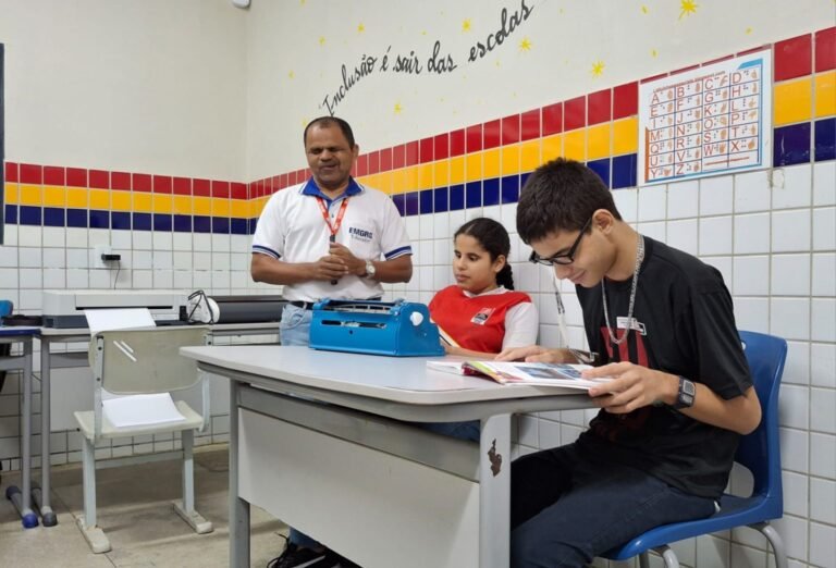 Tecnologia assistiva: quando a inclusão ensina a enxergar possibilidades em escolas municipais de João Pessoa