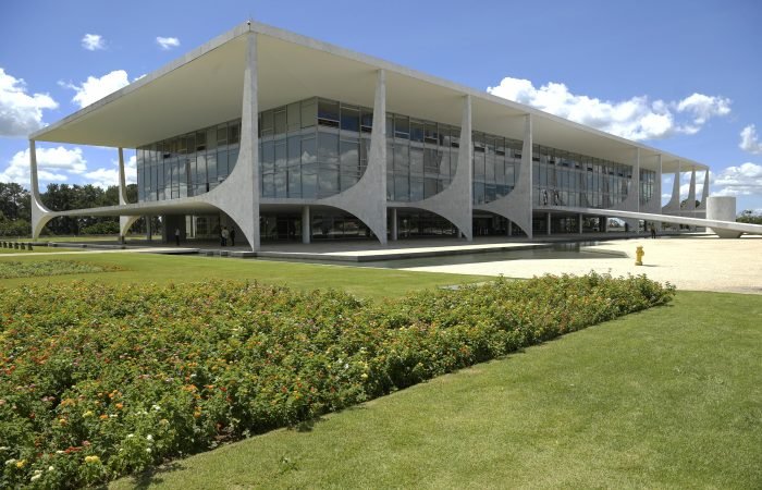 Educação e políticas sociais no centro do debate eleitoral. Nenhum direito a menos!