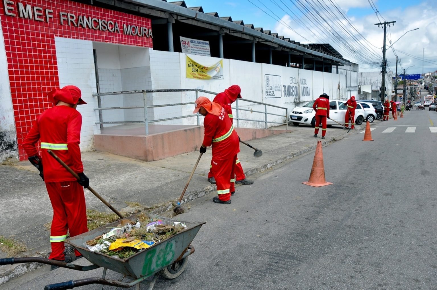 Emlur manterá 300 agentes de plantão e alerta eleitores para descarte irregular de materiais de campanha