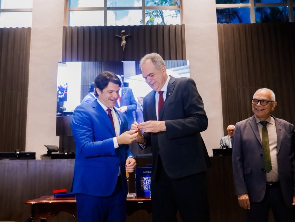Leo Bezerra é homenageado na comemoração de 135 anos do TJPB e destaca parceria institucional em João Pessoa
