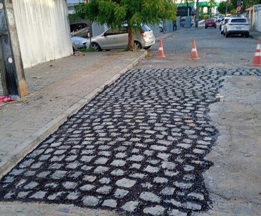 Seinfra realiza manutenção na malha viária, rede de drenagem e iluminação pública Seinfra realiza manutenção na malha viária, rede de drenagem e iluminação pública
