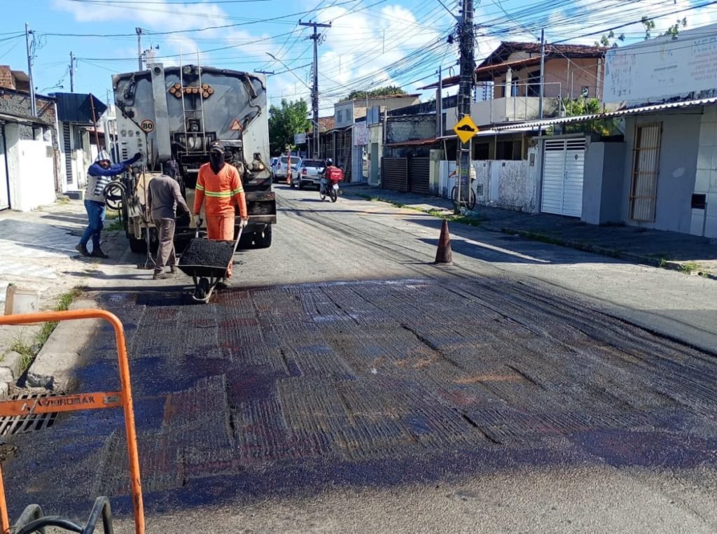 Seinfra realiza operação tapa-buraco e outros serviços de manutenção em 45 bairros de João Pessoa