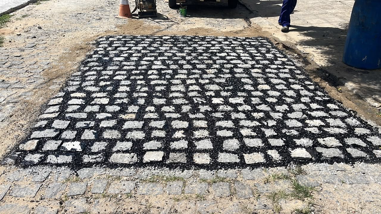 Vinte e dois bairros de João Pessoa recebem a operação tapa-buraco nesta terça-feira